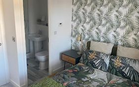 Peterborough Brand New City Center Apartment 2 Bedroom 2 Bath Apartment Free Parking Contractors Welcome